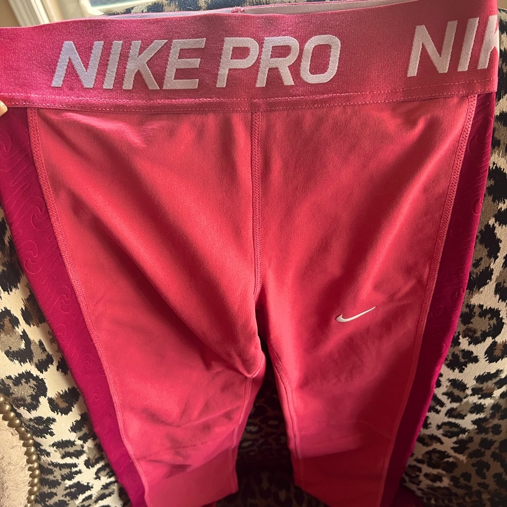 Unisex kids Nike pro compression leggings/pants. Size XL worn once. Excellent